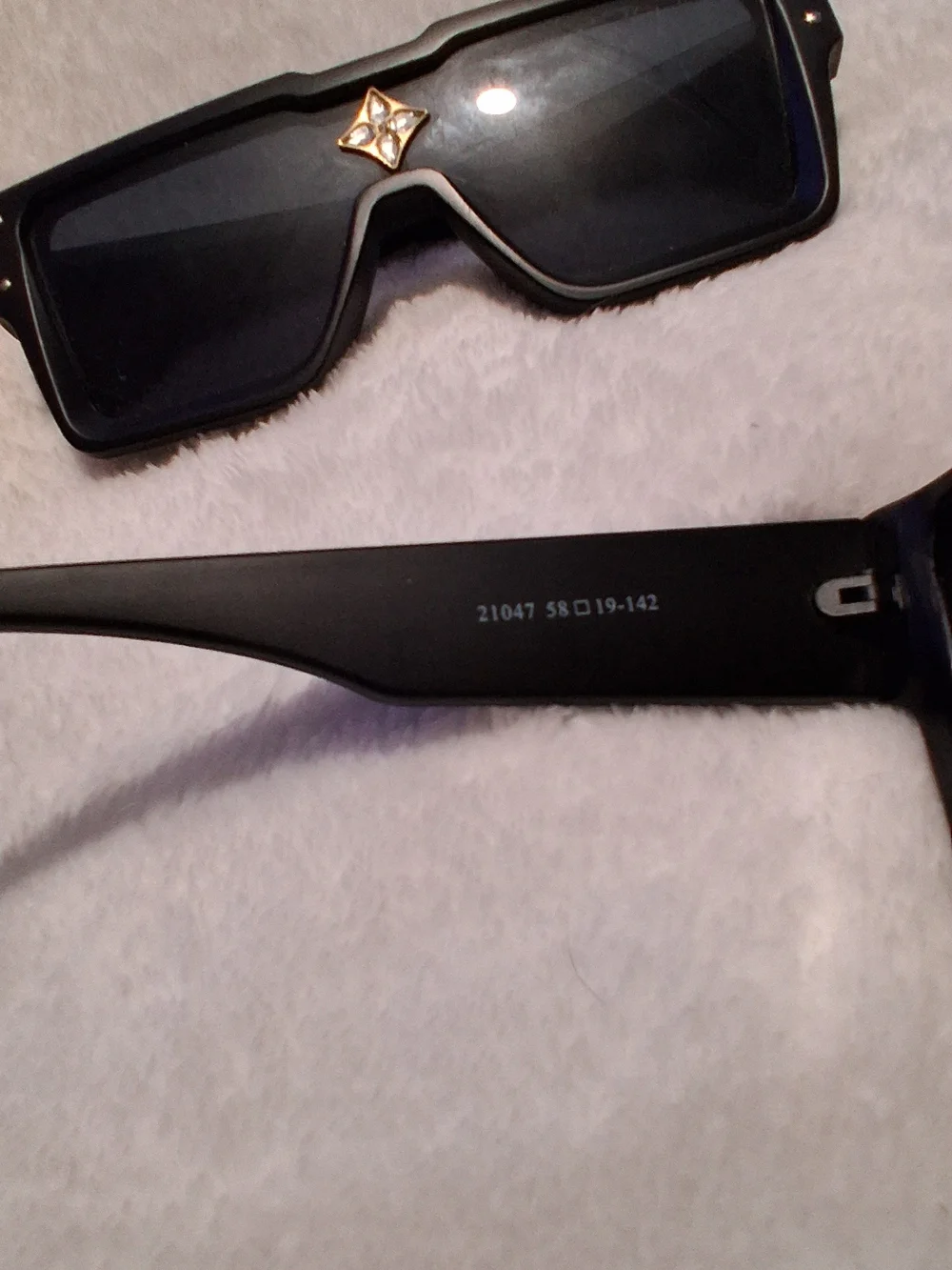 Louis Vuitton Wallet + Sunglasses (BUNDLE)